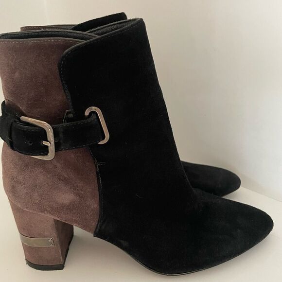 Stuart Weitzman Suede Ankle Boots - Black and Brown Size 5.5B - Picture 2 of 14